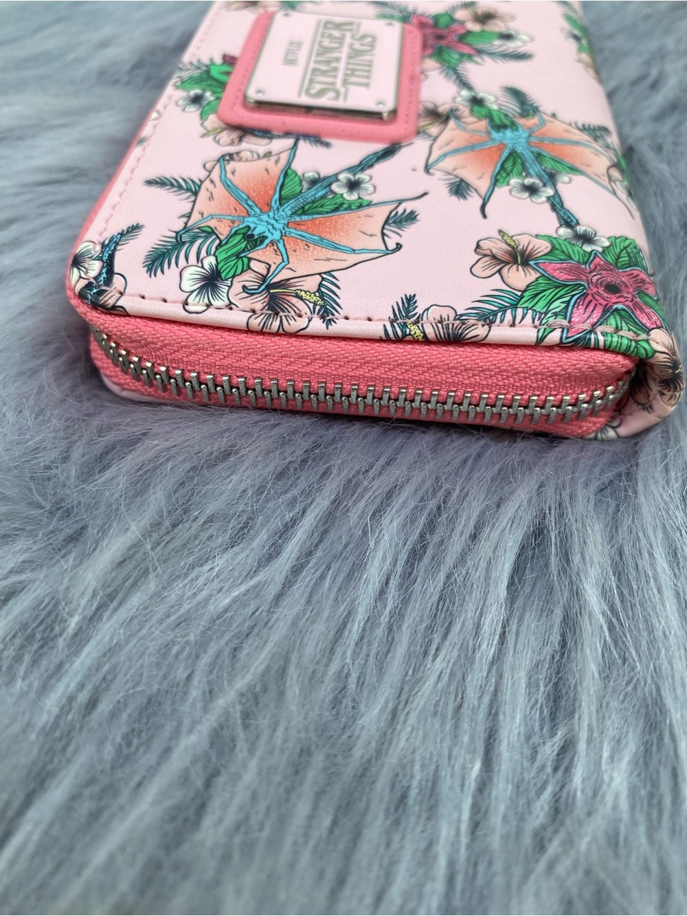Loungefly Stranger Things Creatures
Wallet 💝✨💝✨ - Picture 8 of 15